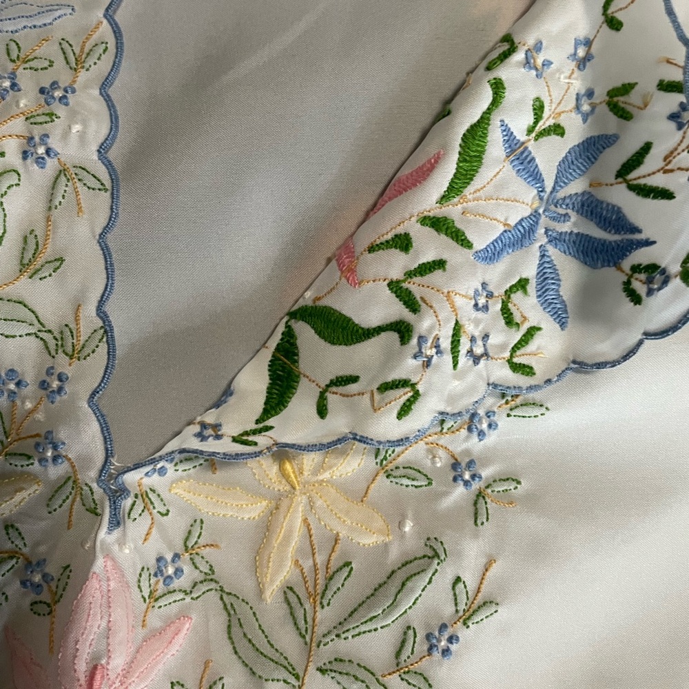 Embroidered blouse - Picture 4 of 5